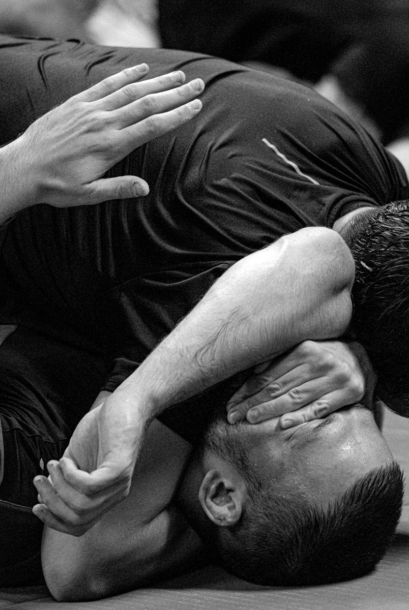 Ein Mann trainiert Brazilian Jiu-Jitsu im Studio Spike's Gym in Berlin-Köpenick.